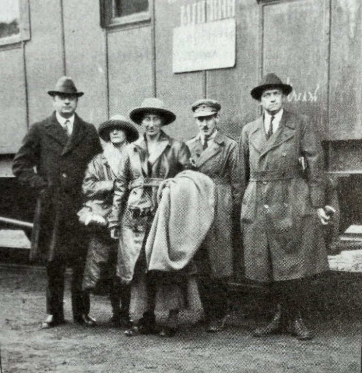 Американские и английские квакеры едут в Бузулук, 1923. Слева направо Вилбур Томас, Доротея Дант, Рут Фрай, Эдвард Боллс и Уолтер Уайлдман